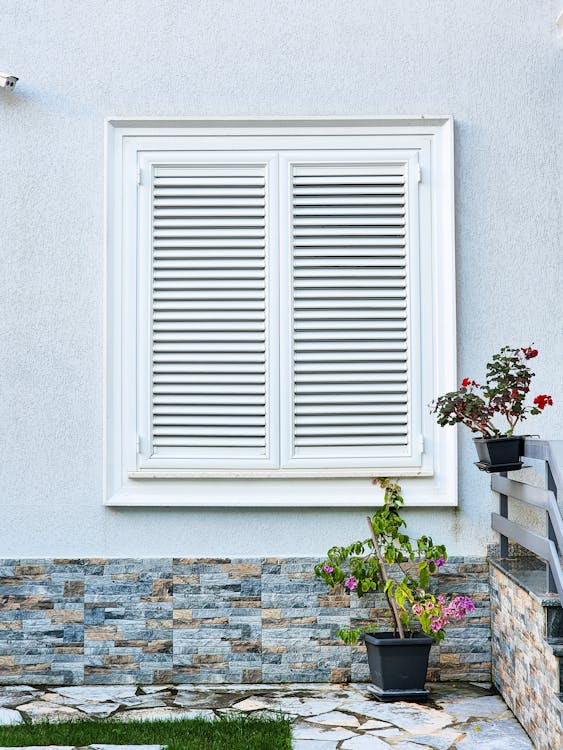 Entreprise Stephane Pinon Menuiseries Exterieures A Blois Free Photo Of House Window With Closed Shutters