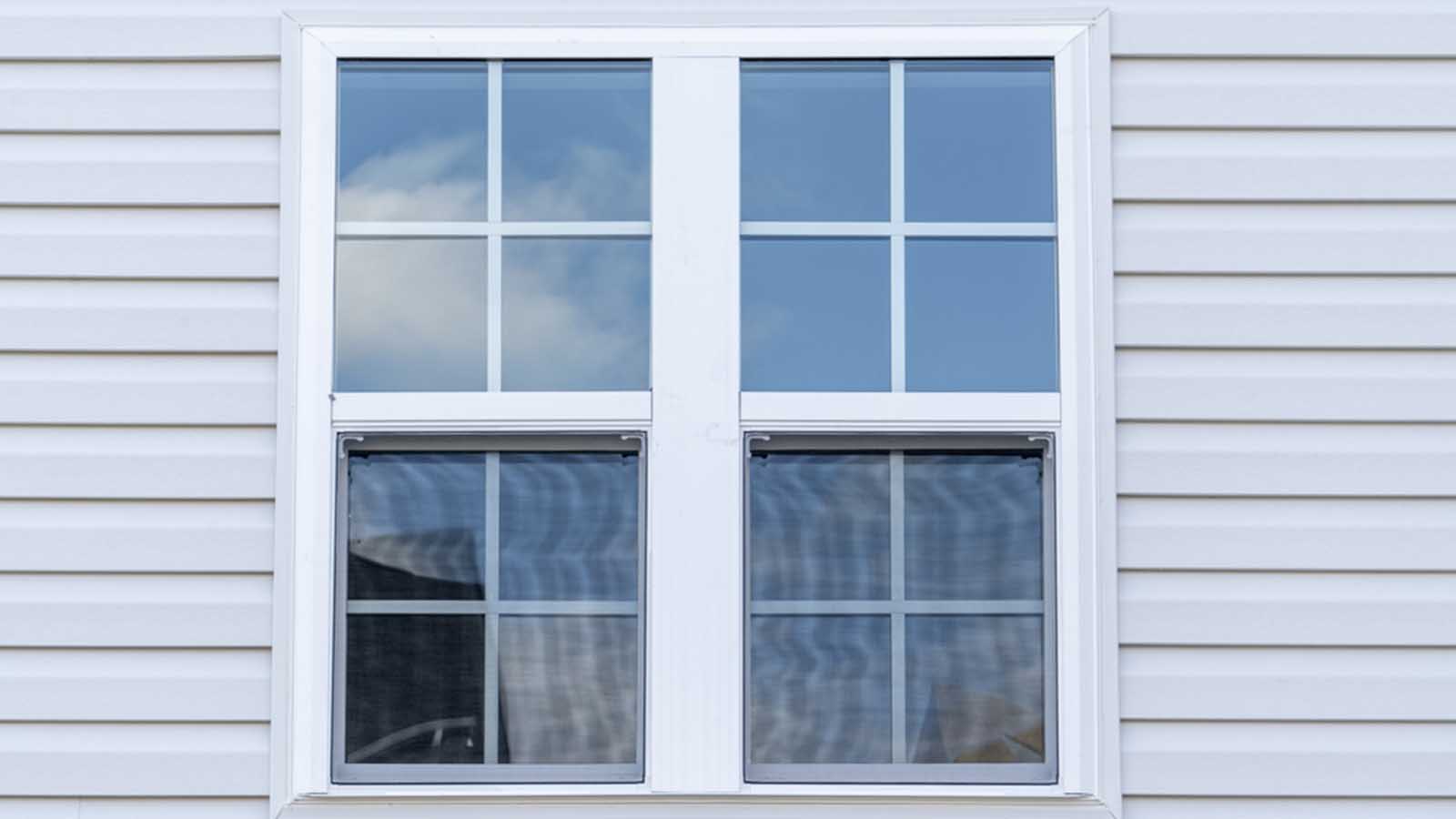 Double,Hung,Window,With,Fixed,Top,Sash,And,Bottom,Sash